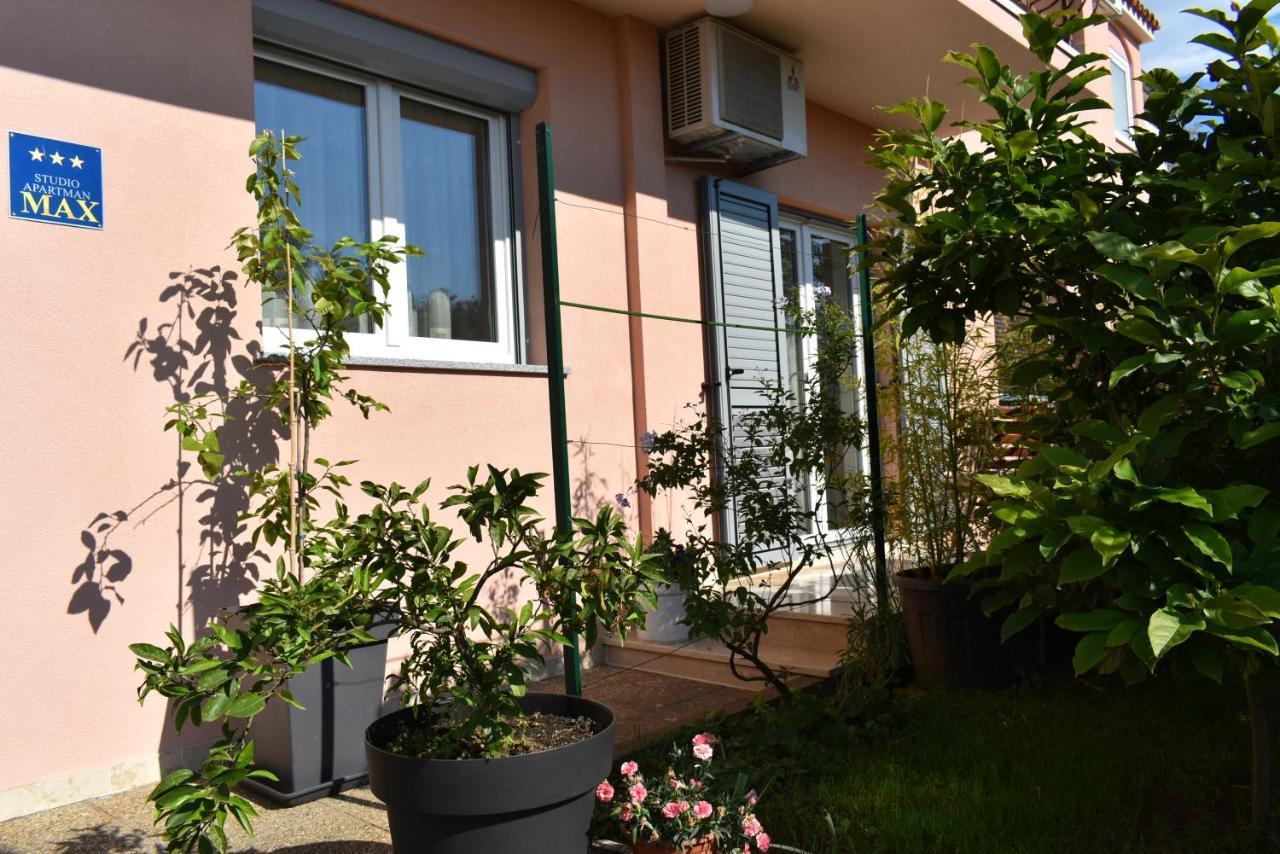 Studio Max With Parking Ровинь Экстерьер фото
