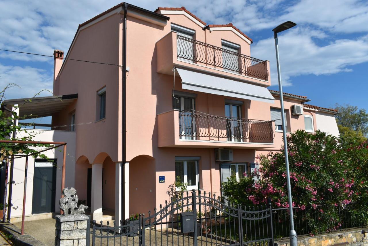 Studio Max With Parking Ровинь Экстерьер фото