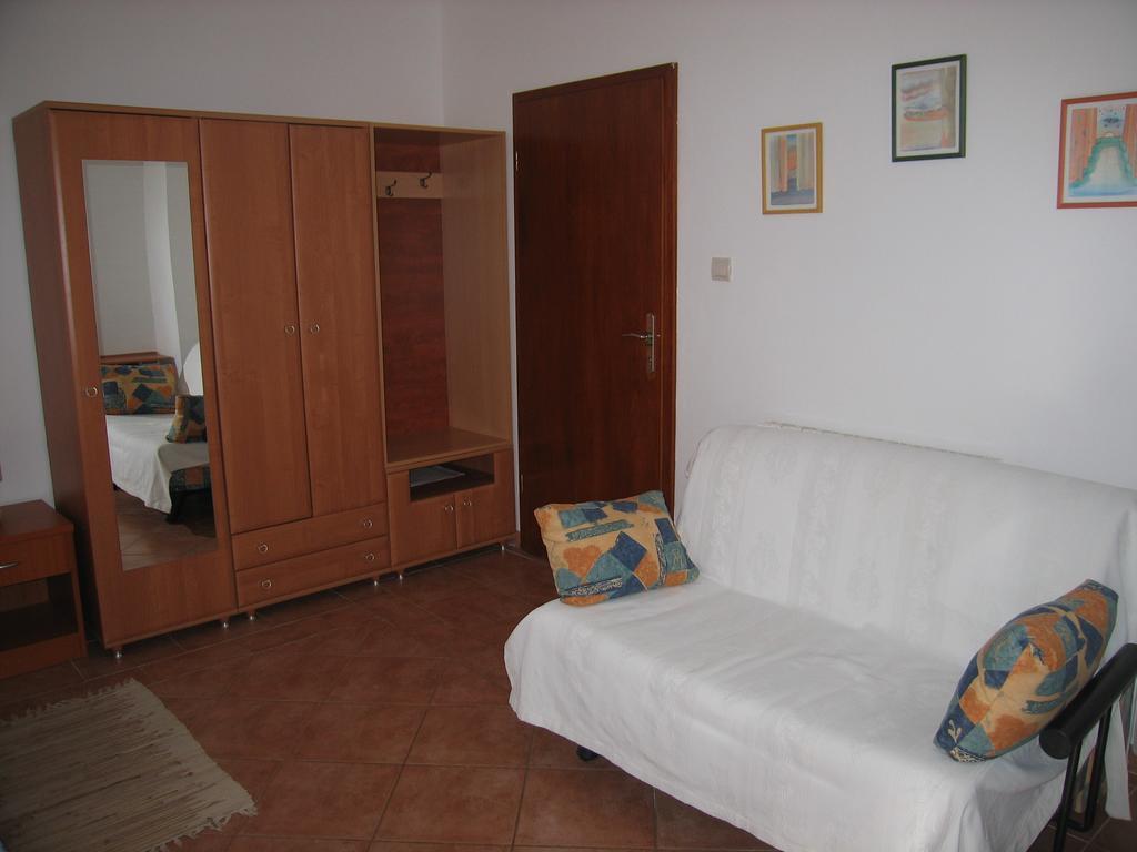 Studio Max With Parking Ровинь Экстерьер фото